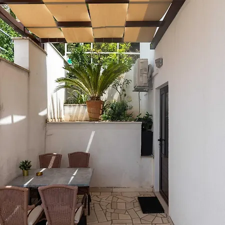 Kono - Two Bedroom With Terrace *