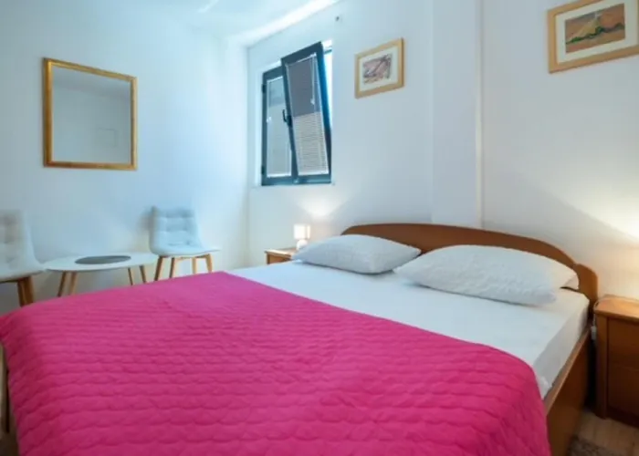 2 Bedroom With Terrace 아파트