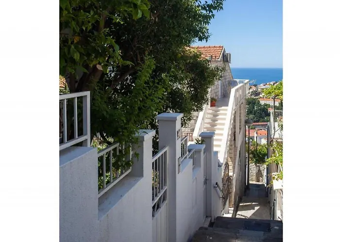 2 Bedroom With Terrace 아파트